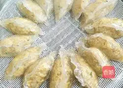 Illustration of how to make crystal steamed dumplings 5