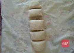Illustration of how to make butterfly steamed buns 10
