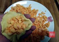 Illustration of how to make golden steamed buns 5