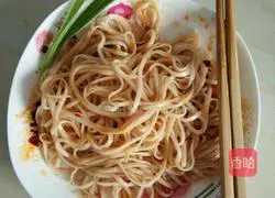 Illustration of how to make spicy and sour noodles 7