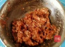 Illustration of how to make leek and meat dumplings 5