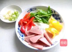 Illustration of how to make fried noodles with colored pepper 2