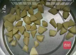 Illustration of rice cooker bone soup and potato braised rice 2