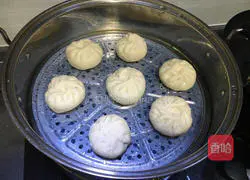 Illustration of how to make pork buns with pickled vegetables 17