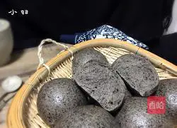  Illustration of how to make milky black sesame steamed buns 13