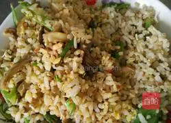 Illustration of how to make fried rice with beans and eggs 8