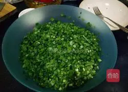 Illustration of how to make leek and egg buns 3