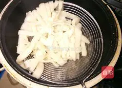 Illustration of how to make cherry tomato noodles 12