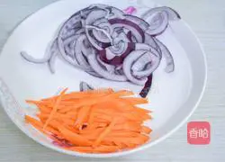 Illustration of how to make fried noodles with shredded vegetables and pork 1