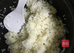 Illustration of how to make soy sauce fried rice 1