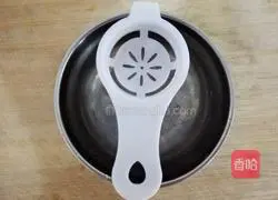 Illustration of how to make fried rice with gold-wrapped silver eggs 2