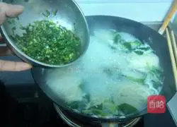 Illustration of how to make spinach soup noodles 8