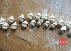 Illustration of how to make shrimp dumplings with chives and moss 6