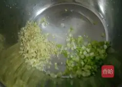 Illustration of how to make hot noodle kidney bean and pork buns 5