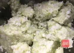 Illustration of how to make dumplings stuffed with pork and cabbage 6