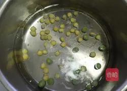 Illustration of how to make colorful fried rice with shrimps 3