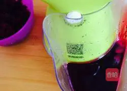 Illustration of how to make beetroot noodles 2