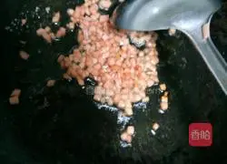Illustration of how to make ham, lettuce, and egg fried rice 3