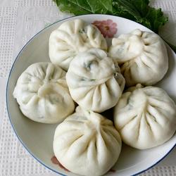 Vegetarian steamed buns with chives