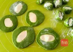 Illustration of how to make cabbage (Baicai) dumplings 13