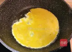 Illustration of how to make scallop and egg fried rice 8