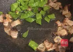 Sichuan - Illustration of how to make bacon fried rice 3