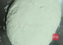 Illustration of how to make steamed buns stuffed with green onions and pork 2