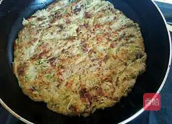 Illustration of how to make cumin and white radish pancakes 8