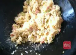 Illustration of how to make bacon, potato and egg fried rice (no obvious egg pieces) 6