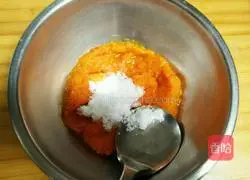 Illustration of how to make hollow sesame pumpkin cake 2