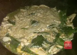 Illustration of how to make shredded chicken noodles 9