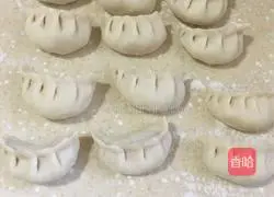 Illustration of how to make leek and egg dumplings 10