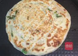 Illustration of how to make green onion pancakes 10