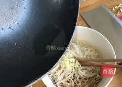 Illustration of how to make noodles 6