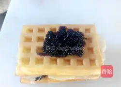 Illustration of how to make fruit sandwich 11