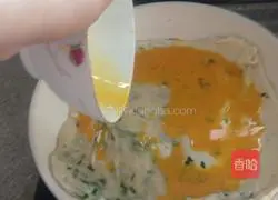 Illustration of how to make scallion pancake 5