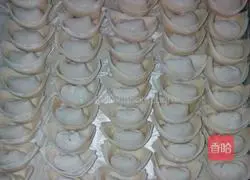 Illustration of how to make pork and mushroom dumplings 6