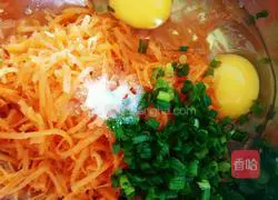 Illustration of how to make carrot egg pancake 4