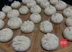 Illustration of how to make celery buns 12