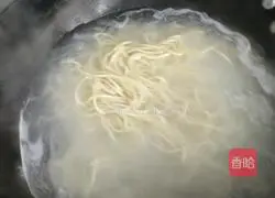 Illustration of how to make green and red pepper fried noodles 3