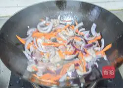 Illustration of how to make fried noodles with shredded pork and vegetables 3