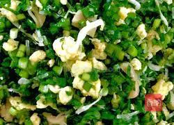 Illustration of how to make leek, egg and shrimp skin dumplings 8