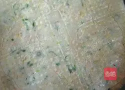 Illustration of how to make scallion, ham and egg pancakes 9