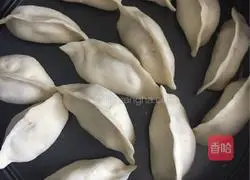 Illustration of how to make sparerib dumplings 10