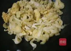 Illustration of how to make potato and pickled vegetable buns 5