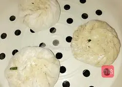 Illustration of how to make jujube skin buns 9