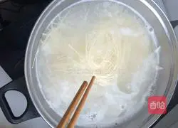 Illustration of home-cooked noodles with fried sauce 4