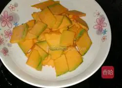 Illustration of how to make pumpkin bean paste cake 2