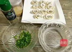 Illustration of how to make pan-fried wontons 2