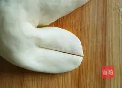 Illustration of how to make carp steamed buns 8